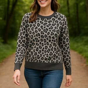 Isaac Mizrahi Gray Leopard Print Crew Neck Long Sleeve Sweater Size L